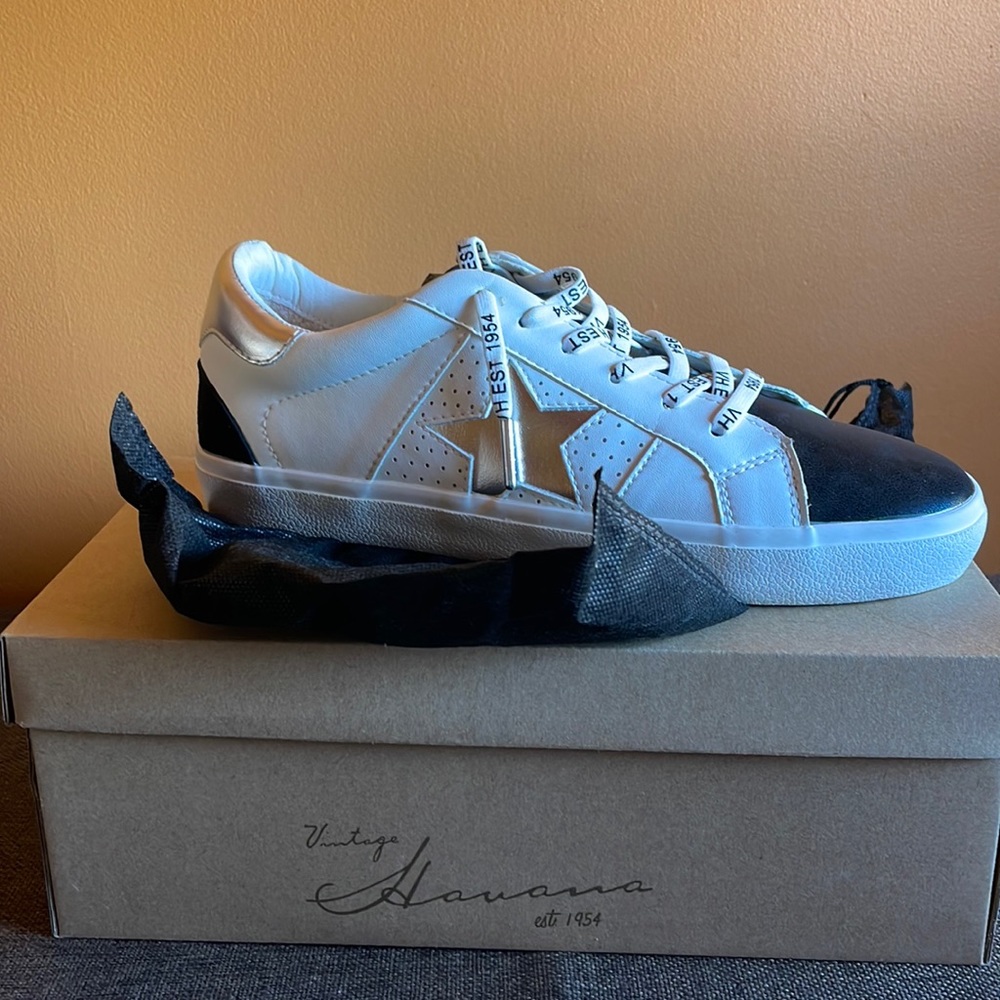 Never worn Women’s Size 10 Vintage Havana MYAH Sneakers